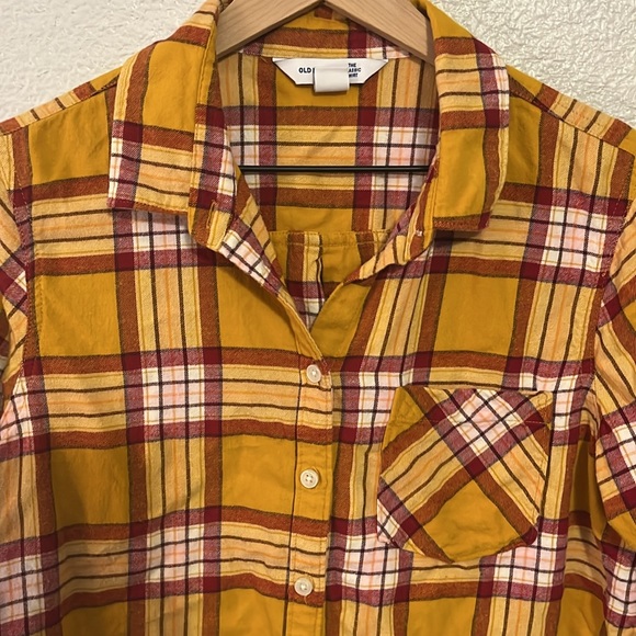 Old Navy Woman’s Classic Flannel Button Down. - Picture 3 of 7